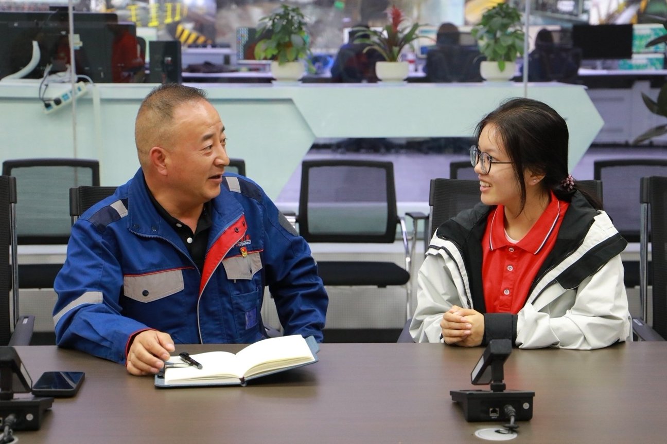 实践团队在青海西矿稀贵金属有限公司开展访谈调研.jpg 实践团队在青海西矿稀贵金属有限公司开展访谈调研.jpg